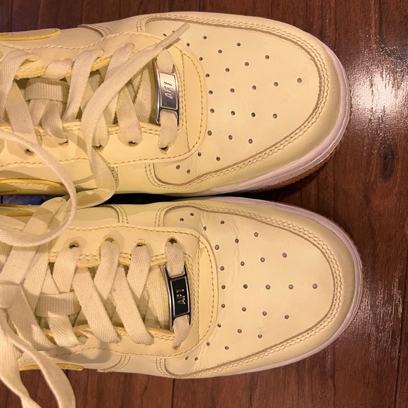Bright yellow and white Nike Air Force 1 ‘07 Premium. Women’s size 7.5. - Picture 5 of 5